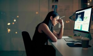 Burn out au travail : Les 10 signes qui doivent vous alerter